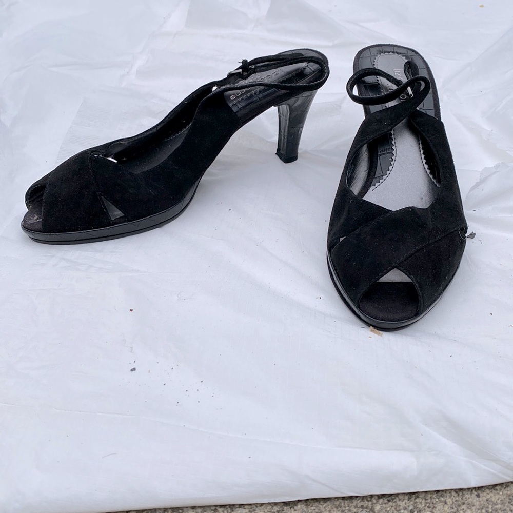 Liz Claiborne black short heels